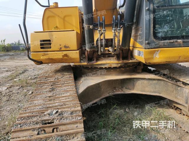 转盘和下车架正前（工作和回转装置）