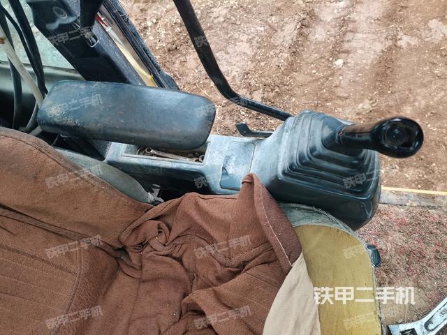 座椅左侧控制台/音响/含左手柄（驾驶室部分）