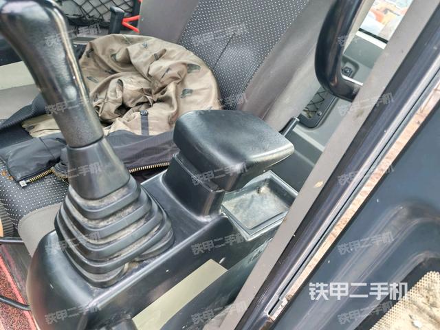 座椅左側(cè)控制臺(tái)/音響/含左手柄（駕駛室部分）