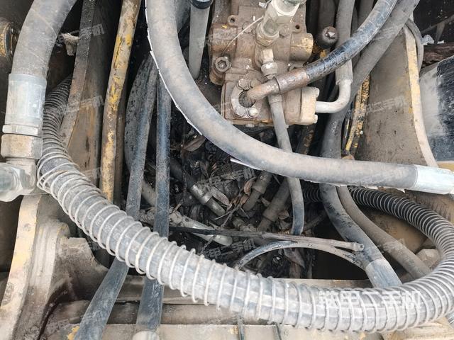 中央回转接头特写（上车部件）