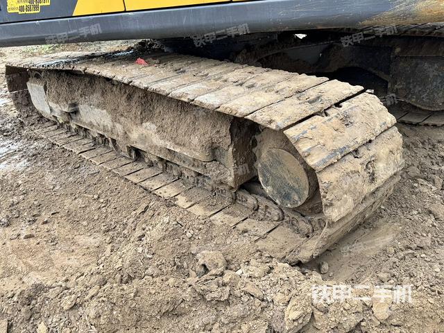 單側(cè)履帶整體（整機(jī)外觀）