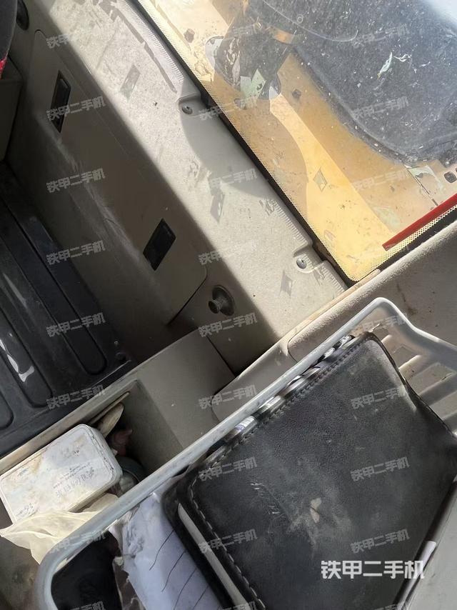 右側(cè)玻璃角標（駕駛室部分）