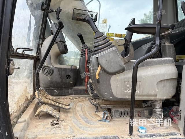 右側(cè)玻璃角標(biāo)（駕駛室部分）