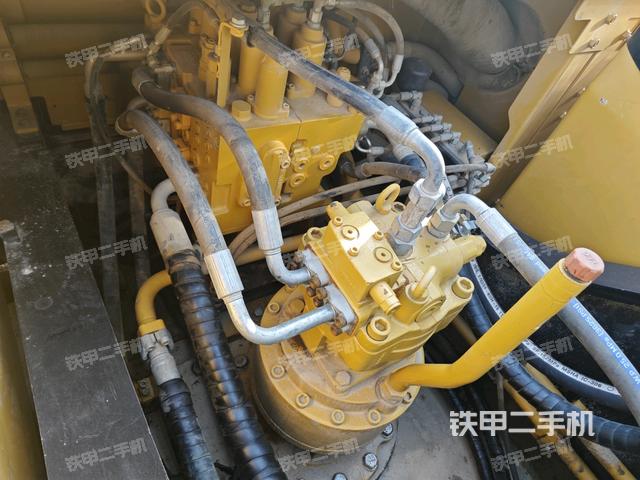 回转马达和主控阀（整机外观）