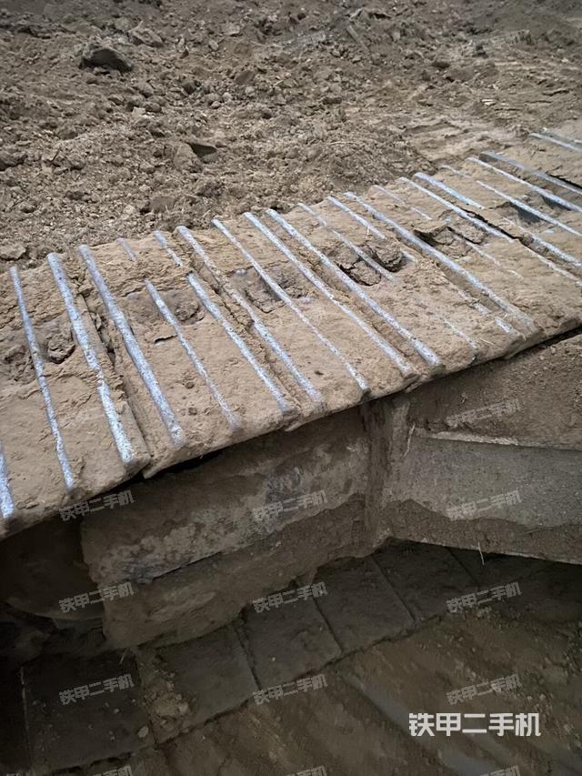 單側(cè)履帶整體（整機(jī)外觀）