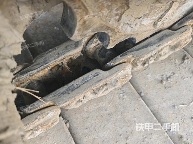 右驅(qū)動輪（行走機(jī)構(gòu)）