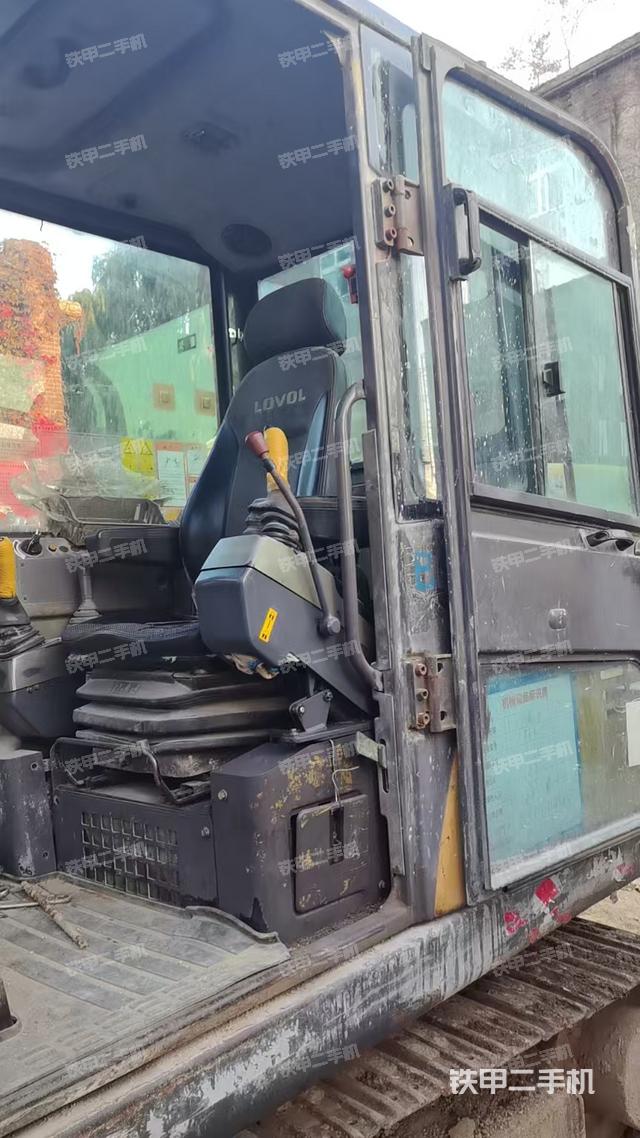 駕駛室頂部（整機(jī)外觀）