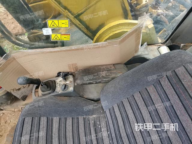 座椅右侧控制台/钥匙门/油门/含右手柄（驾驶室部分）