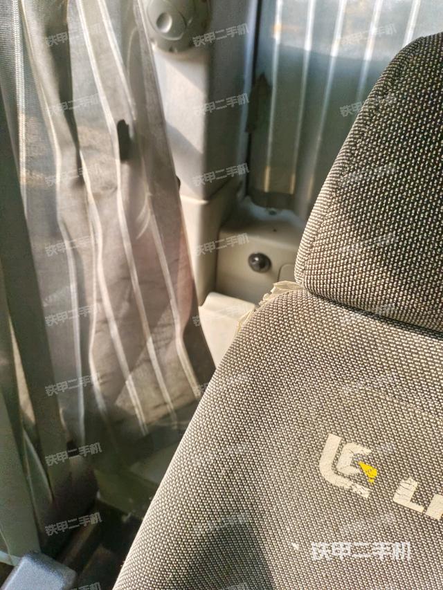 后窗玻璃角标（驾驶室部分）