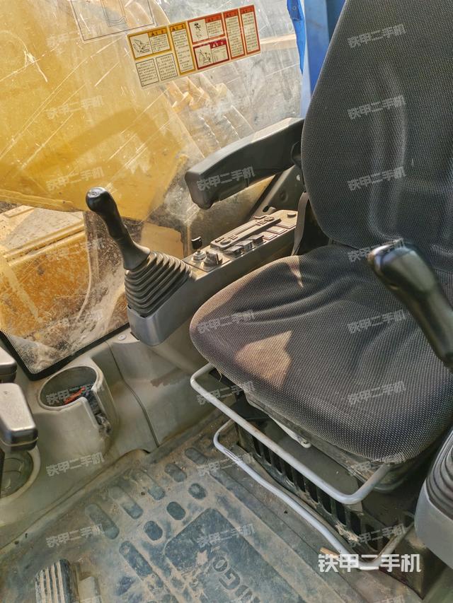 座椅右側(cè)控制臺/鑰匙門/油門/含右手柄（駕駛室部分）