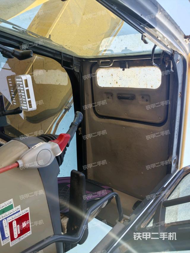 驾驶室顶部（整机外观）