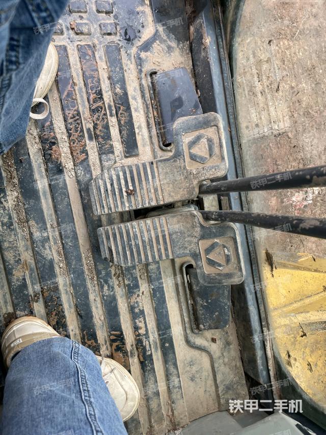 右侧玻璃角标（驾驶室部分）