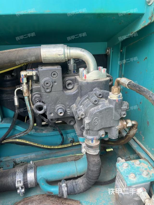 液壓泵艙室正面整體（整機(jī)外觀）