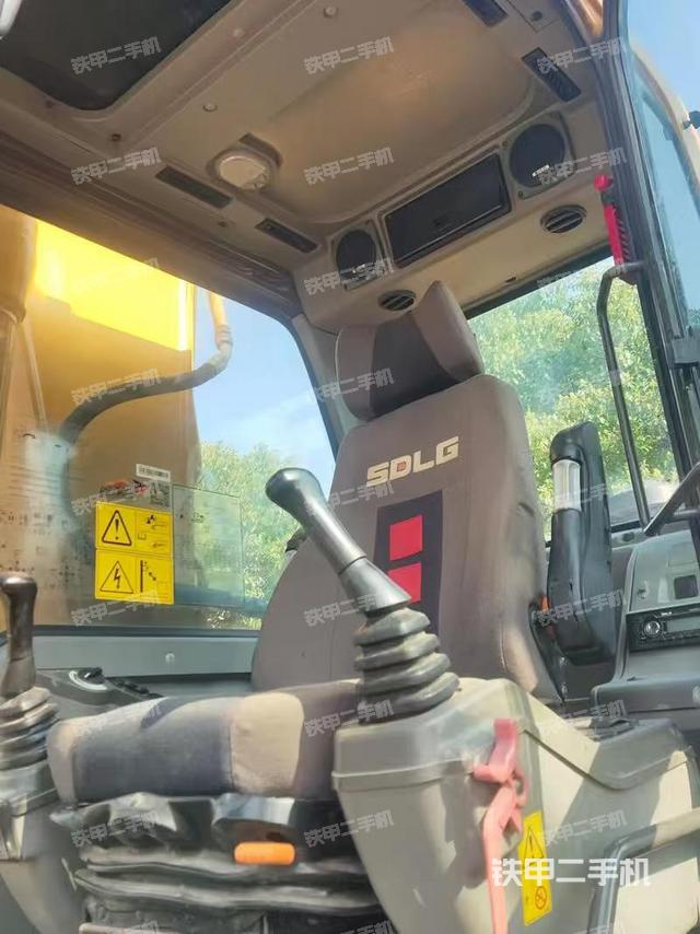 駕駛室整體（整機(jī)外觀）