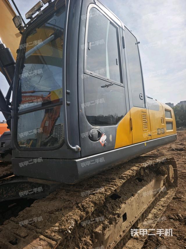 驾驶室整体（整机外观）