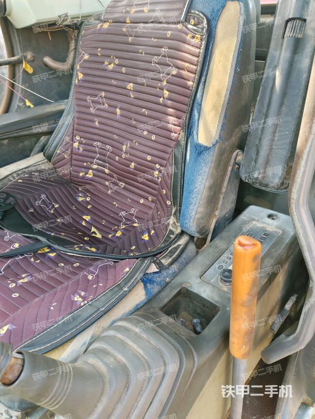 座椅左側(cè)控制臺(tái)/音響/含左手柄（駕駛室部分）