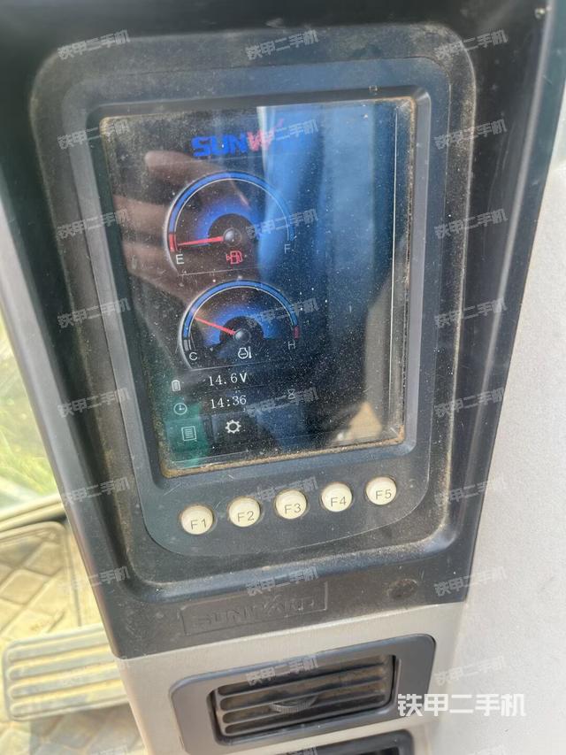 駕駛室整體（整機(jī)外觀）