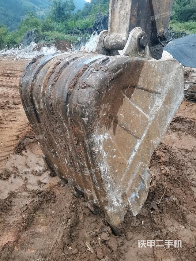 铲斗右后整体（工作和回转装置）