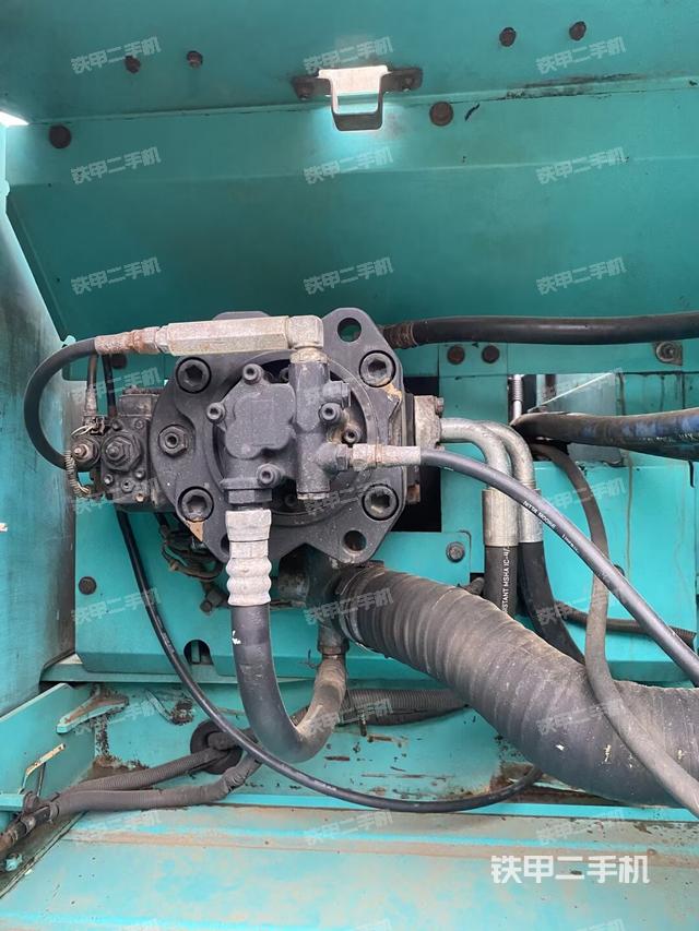 液壓泵艙室正面整體（整機(jī)外觀）