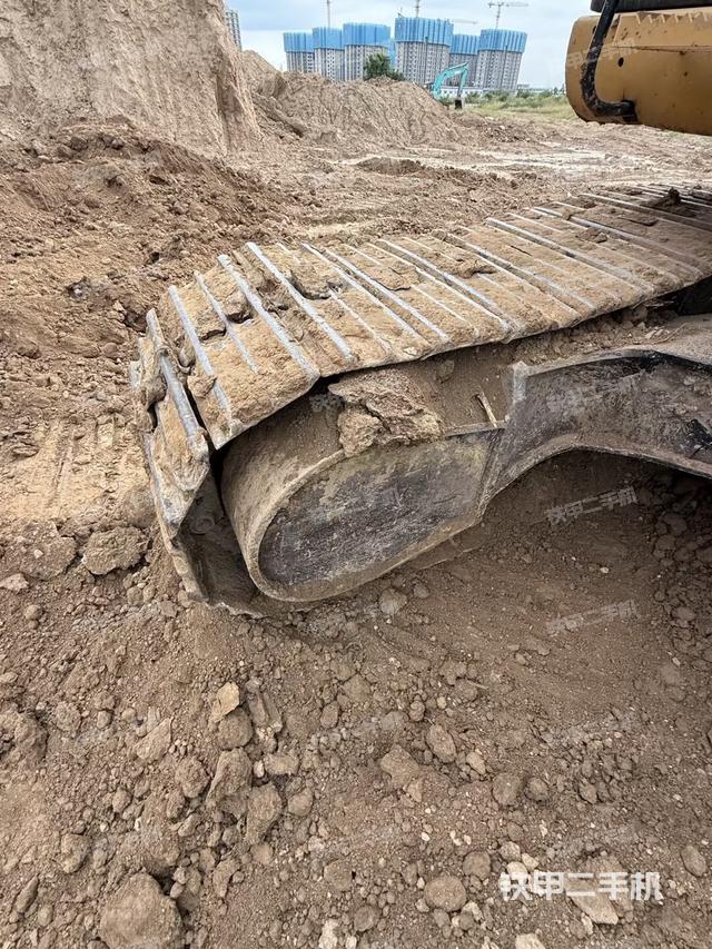 單側(cè)履帶整體（整機(jī)外觀）