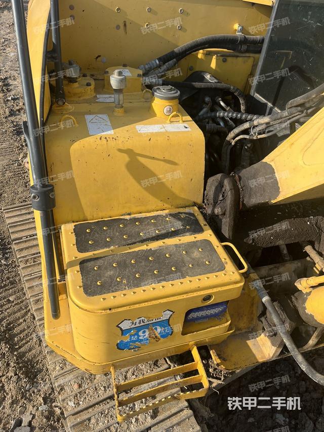 大臂根部?斜（工作和回轉(zhuǎn)裝置）