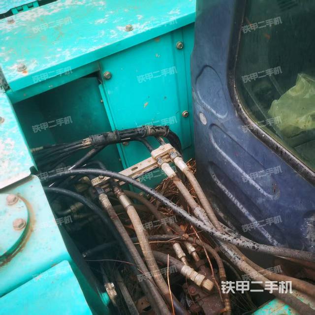 回转马达和主控阀（整机外观）