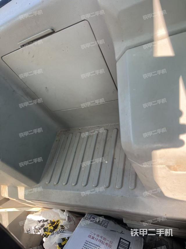 座椅后部（驾驶室部分）