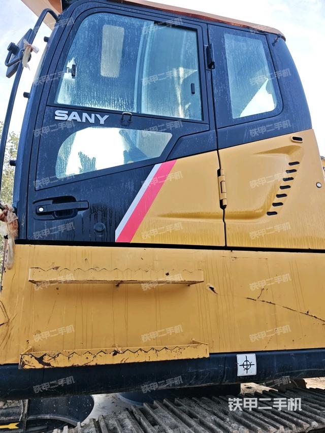 驾驶室顶部（整机外观）