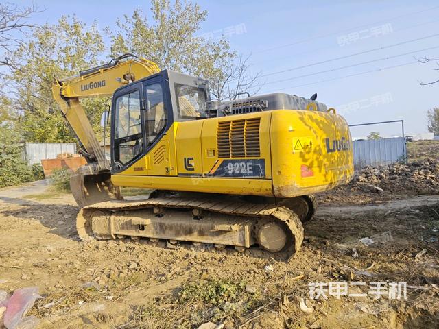 駕駛室頂部（整機外觀）