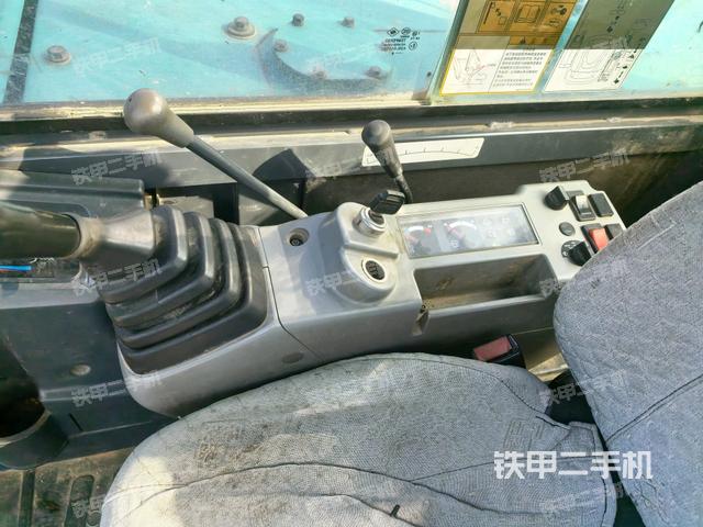 座椅右側(cè)控制臺(tái)/鑰匙門(mén)/油門(mén)/含右手柄（駕駛室部分）