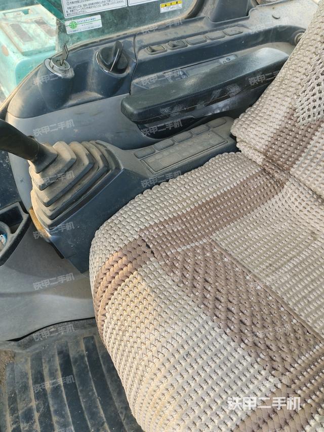 座椅右侧控制台/钥匙门/油门/含右手柄（驾驶室部分）