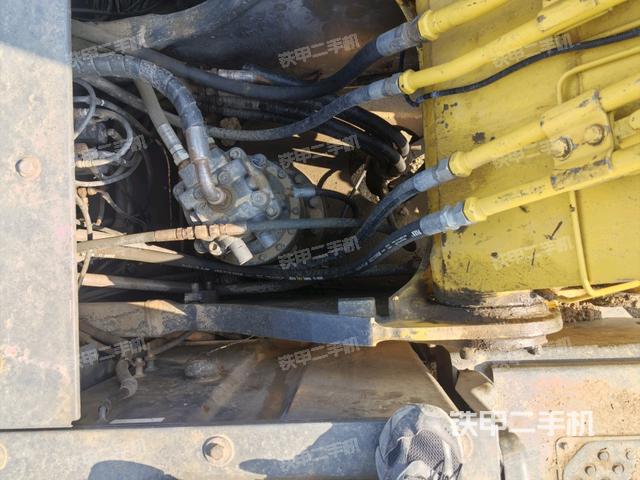 回轉(zhuǎn)馬達(dá)和主控閥（整機(jī)外觀）