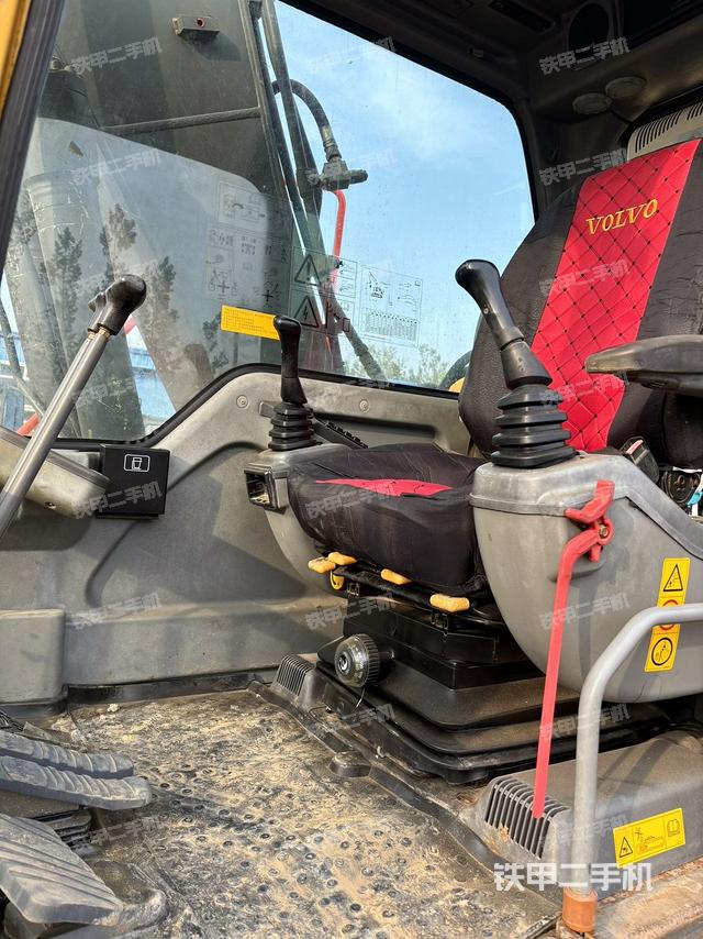 駕駛室頂部（整機(jī)外觀）