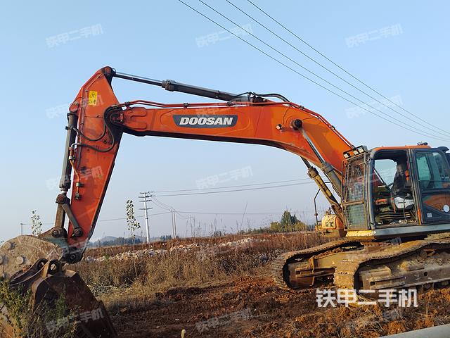 斗山DX380LC-9C挖掘機(jī)