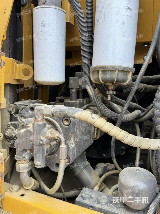 液壓泵艙室正面整體（整機(jī)外觀）