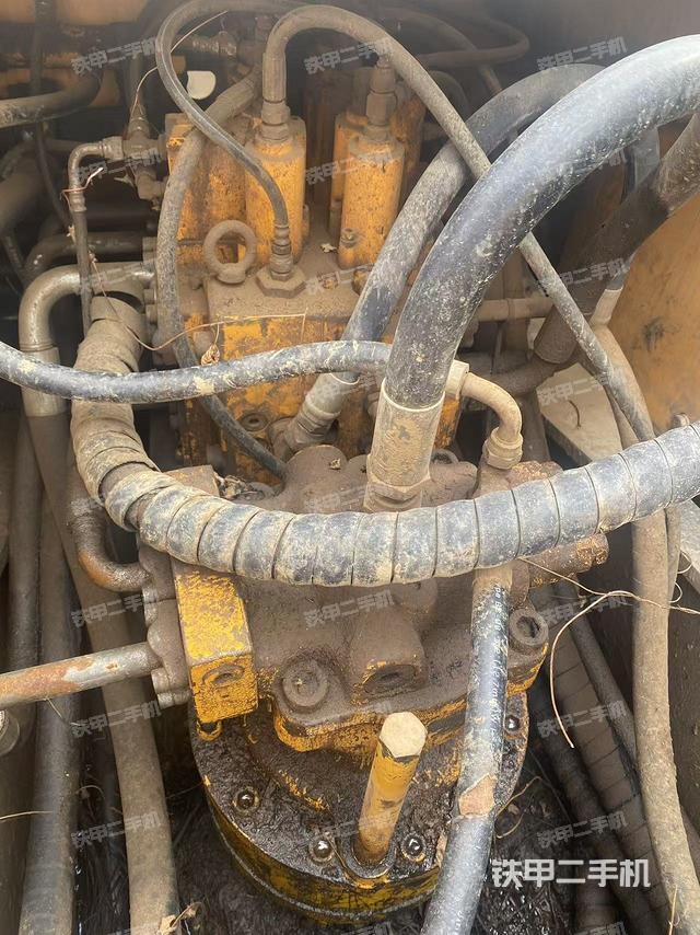 回转马达和主控阀（整机外观）