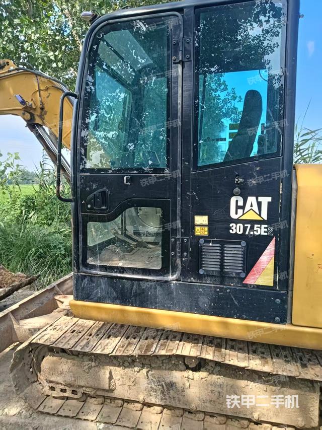 驾驶室顶部（整机外观）