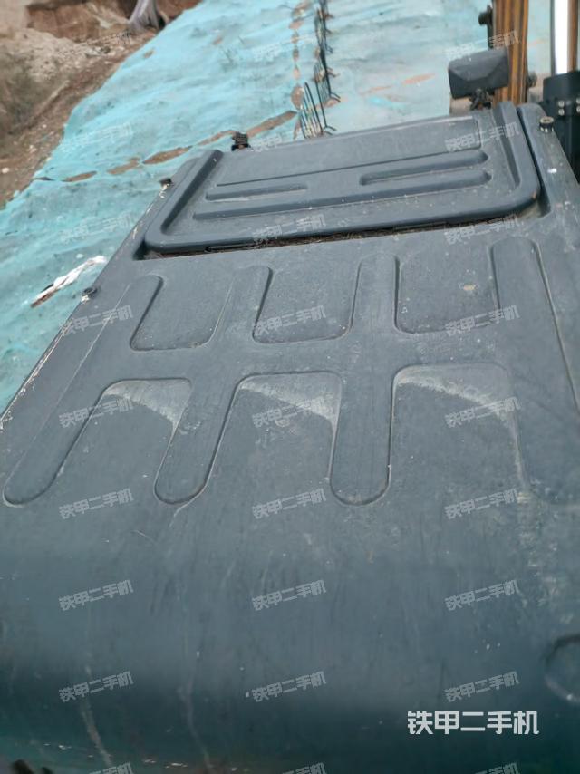 驾驶室顶部（整机外观）