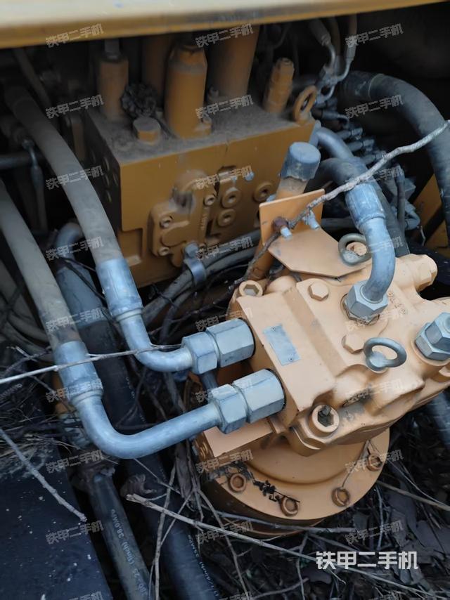 回转马达和主控阀（整机外观）