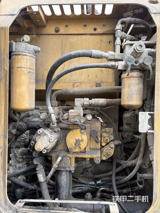 液壓泵斜45?左（大件艙室）