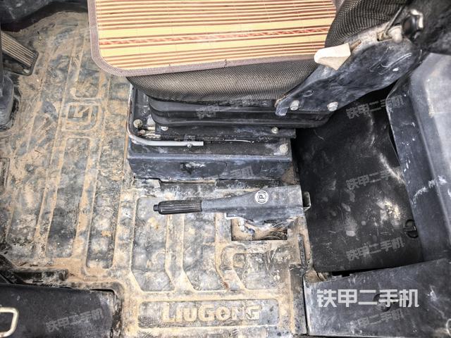 駕駛室內(nèi)部（駕駛室部分）