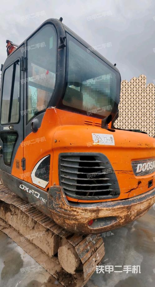 駕駛室頂部（整機外觀）