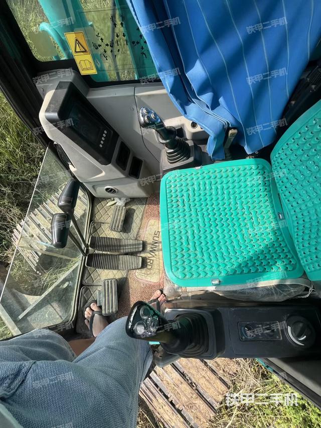 駕駛室頂部（整機(jī)外觀）