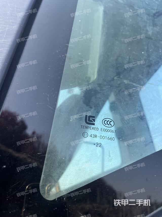 后窗玻璃角标（驾驶室部分）