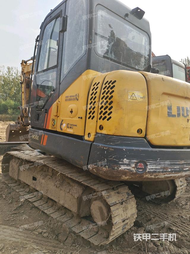 驾驶室顶部（整机外观）