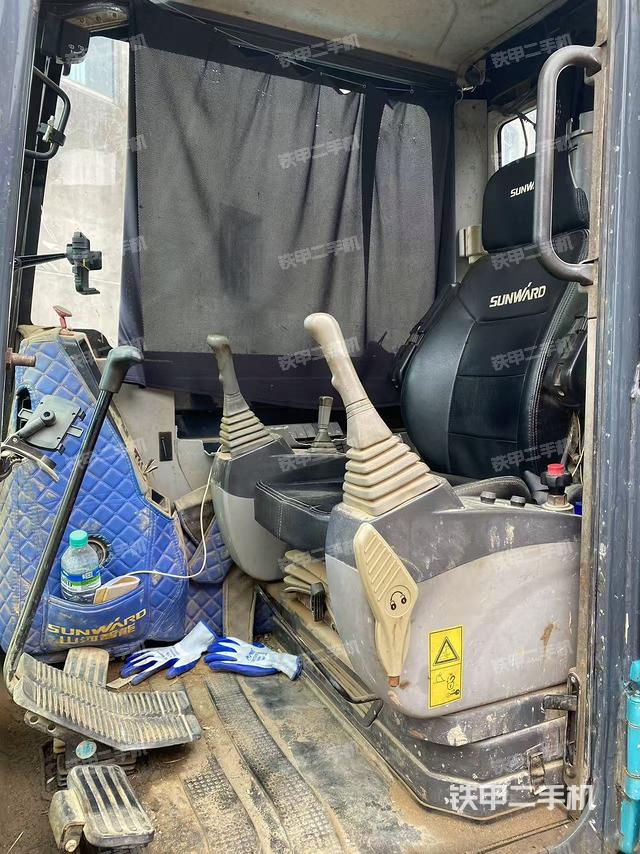 驾驶室整体（整机外观）