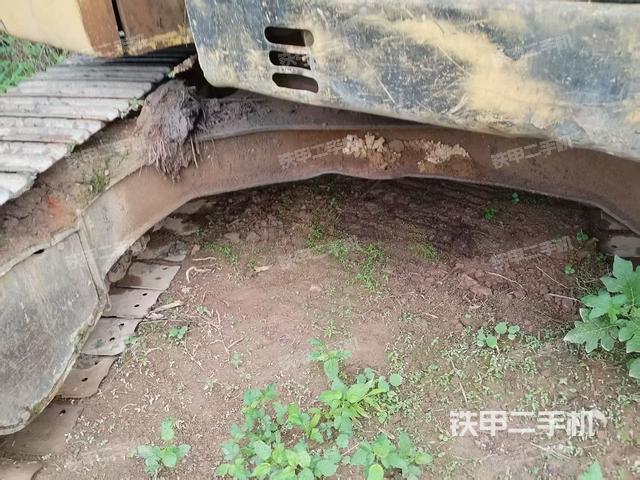 左驅(qū)動輪（行走機構(gòu)）