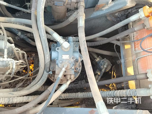 回轉(zhuǎn)馬達(dá)和主控閥（整機(jī)外觀）