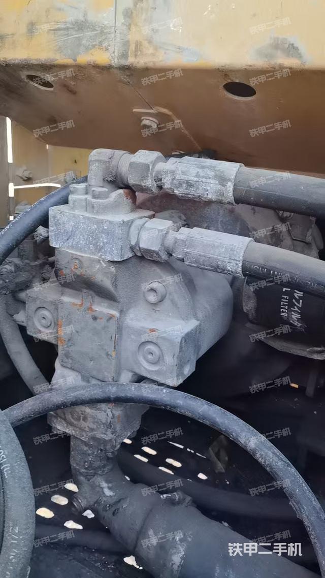 液壓泵艙室正面整體（整機(jī)外觀）