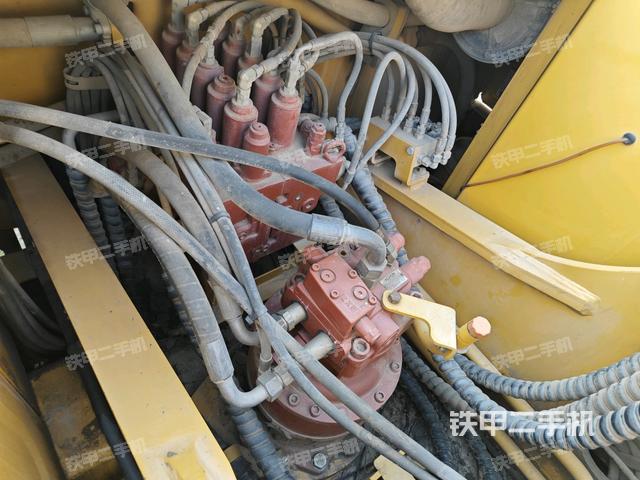 回轉(zhuǎn)馬達和主控閥（整機外觀）